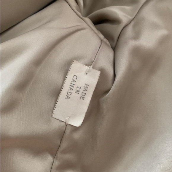 Luxurious Canadian Coyote Fur Coat - Picture 5 of 7